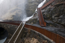 Haga Grov & Helge Schjelderup, Vodopád Svandalsfossen. Lokace: NTR, Ryfylke 2006 - foto