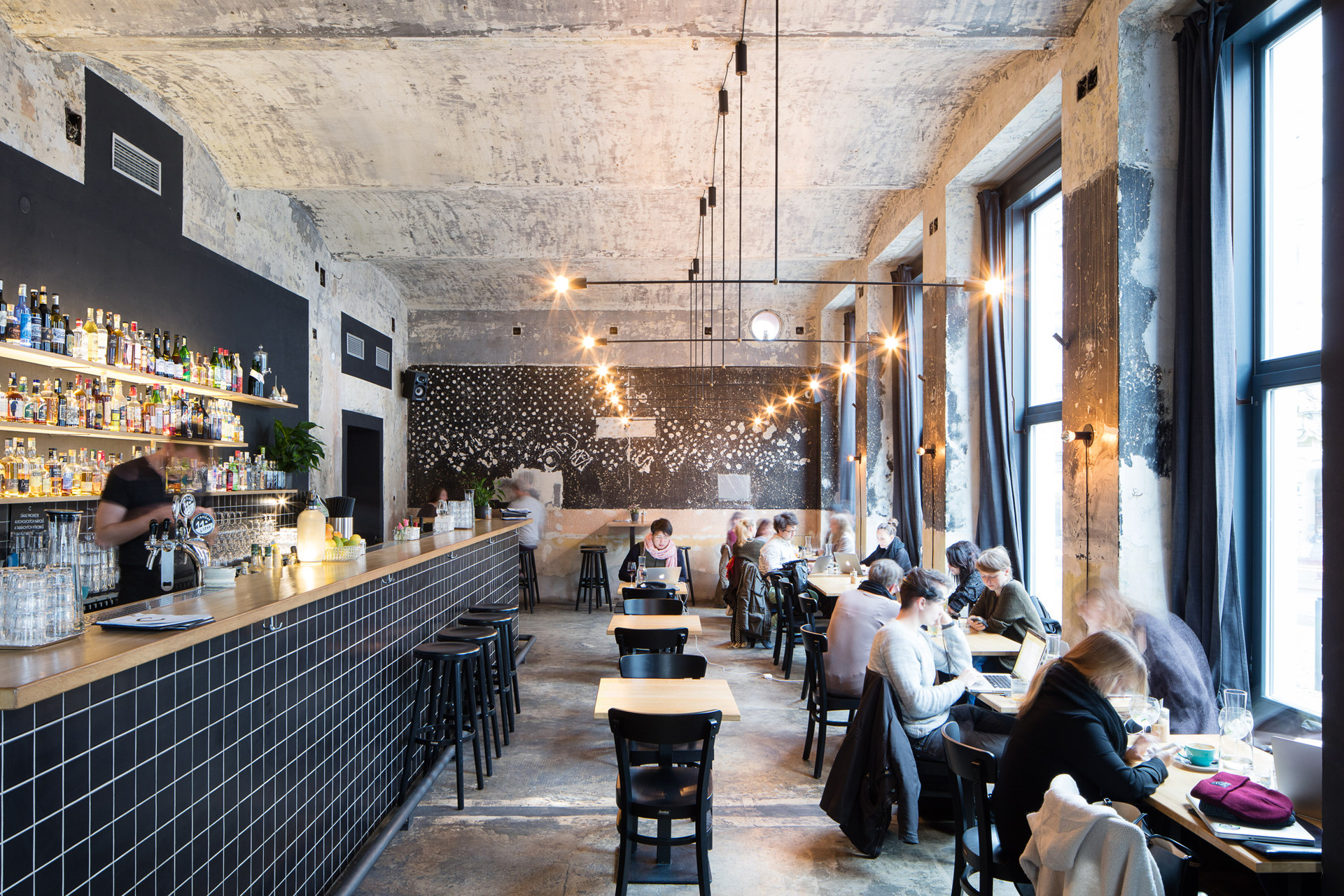 Bar Cobra v Praze od edit! architects