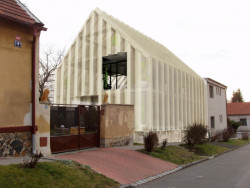 Dům - zahrada v Dolních Chabrech, Šépka architekti,