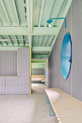 Educan Centrum od španělského studia Eeestudio