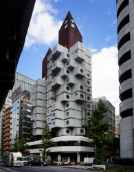 Ikonická stavba ve stylu metabolismu bude rozebrána. Některé buňky projdou repasí a poputují do muzeí.