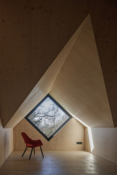 Chata na Šumavě od ateliéru Markéty Cajthamlové