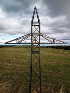 Kříž jako energetický bod v krajině (Josef Čančík; Wichterkreuz – návrat zmizelého)