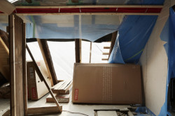 Střešní balkon Velux Cabrio, fotografie z instalace prvků.