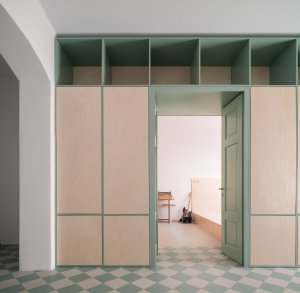 Charakteristickou se stala taky práce s výraznými barvami. (Dům v Kutné Hoře, BYRÓ architekti)