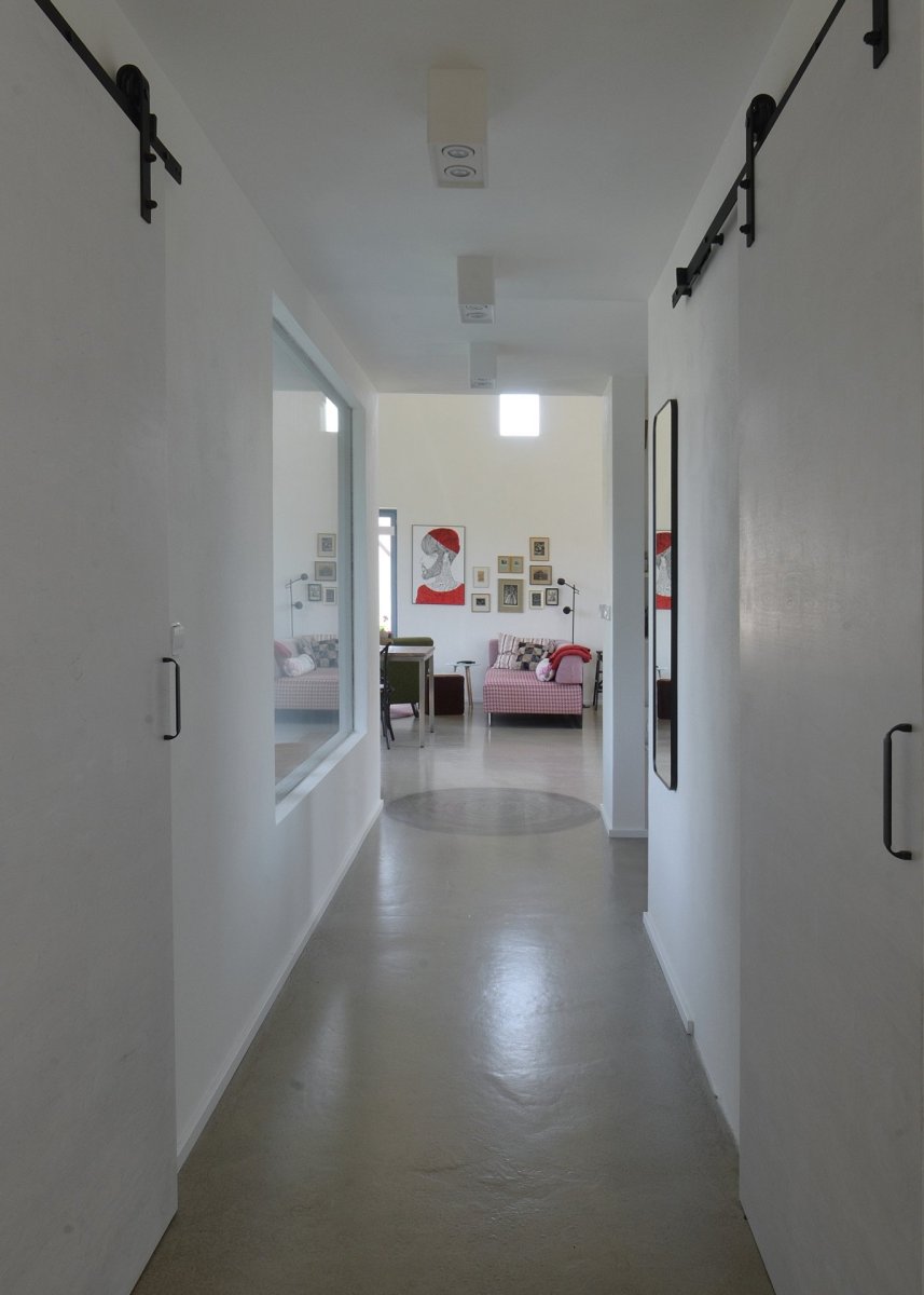 Pohled do pokoje (Rodinný dům v Mníšku pod Brdy, 3+1 architekt)