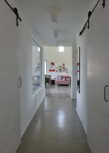 Pohled do pokoje (Rodinný dům v Mníšku pod Brdy, 3+1 architekt)