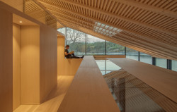 Na ostrově Finnøy vyrostl dům s výhledy na oceán. Navrhla ho architektonická kancelář Helen & Hard.