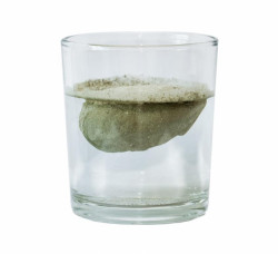 Extrémně voděodolná suchá omítková směs IZONIL od RBL Trade vytváří po aplikaci vodonepropustnou vrstvu, ale zároveň zůstává paropropustná.