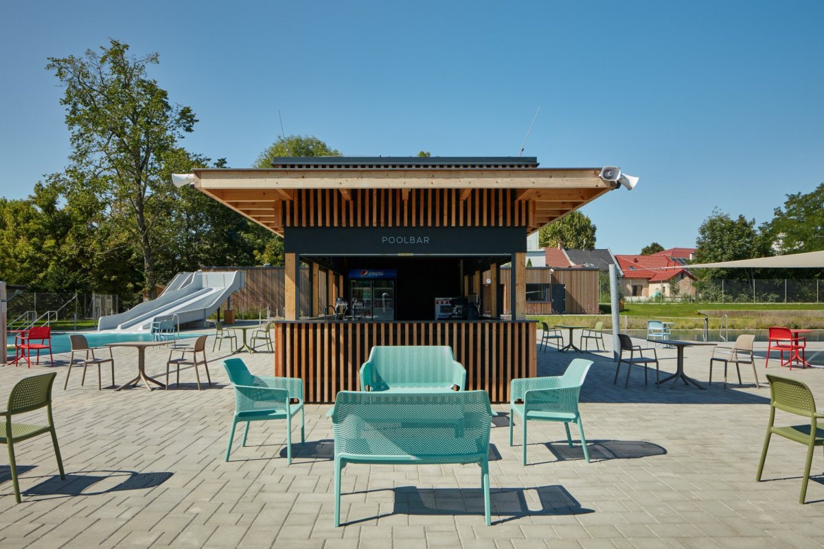 Aquavparku v Kyjově, SENAA architekti: V parku tady totiž už původně fungovalo venkovní koupaliště.