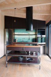 Nábytek na míru z ocelových jeklů (Sodomka Sodomková Architekti, dům Hruška)