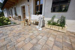 Zuzana Kaščáková zrekonstruovala starý rodinný dům v drobné obci Sány.