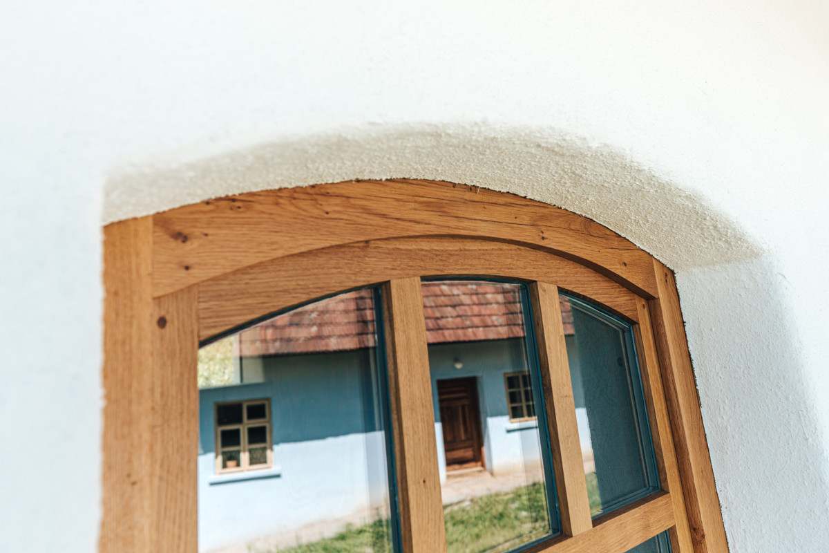 Detail dubové repliky okna; Ekoskanzen na Žítkové