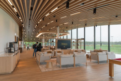 Foster + Partners zrekonstruovali tréninkové centrum fotbalového klubu Manchester United.  