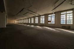 Dnešní stav obchodního domu Breda v Opavě