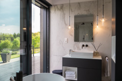 Rodinná firma VESPER HOMES realizovala  rodinný dům u Liberce, který se halí do modřínového dřeva.