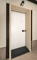 Nejmasivnější bezpečnostní dveře na trhu NEXT SD102 umožnují zcela atypická designová řešení