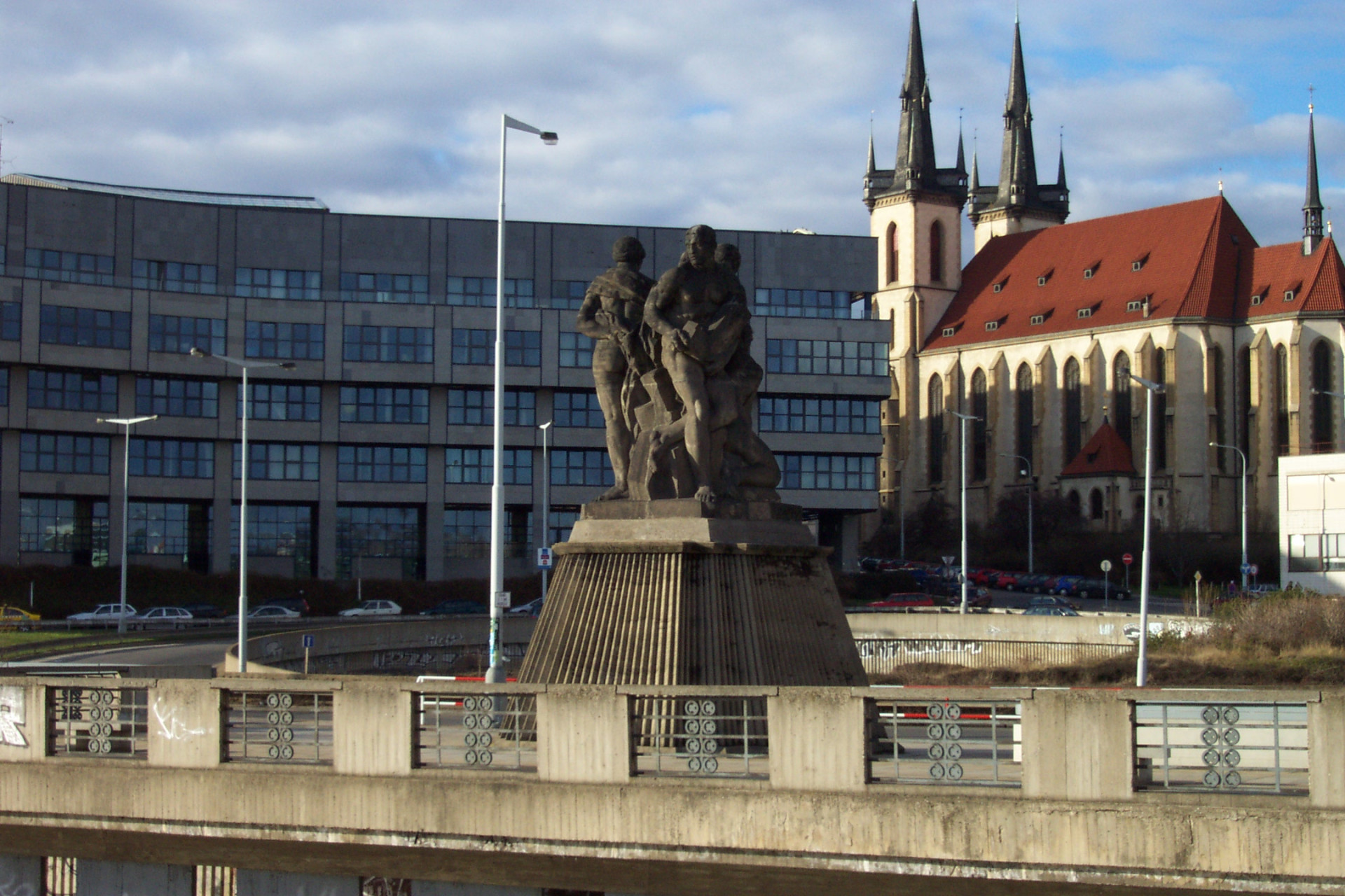 Jan Štursa, sousoší Humanita na Hlávkově mostě v Praze