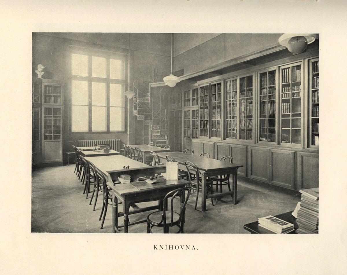 knihovna na Akademii výtvarných umění, as 1912‒1925 (dobový tisk)