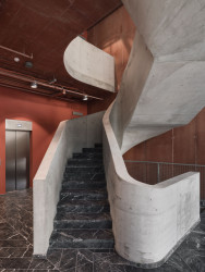 Na místě brněnského brownfieldu Vlněna vyrostl kancelářský komplex. Studio acht zde postavilo patnáctipodlažní prosklenou budovu s označením I.