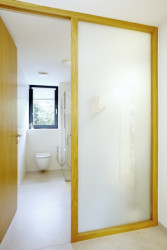 Rodinný dvojdům v Klánovicích od Jakuba Chocholy