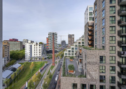 Potkává se tu nová architektura s tou starou průmyslovou.