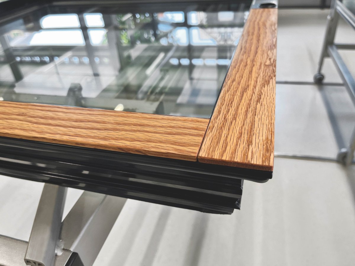 Společnost Schüco představuje nová designová okna s dřevěným dekorem