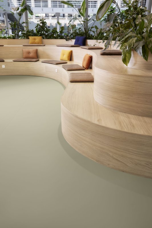 Akustický vinyl Sarlon a Modul´Up od Forbo Flooring Systems