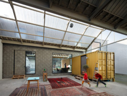 Přestavba industriální budovy na rodinný dům v Gentu, NU architectuuratelier