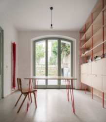 V přízemí se nachází třeba dětská herna. (Dům v Kutné Hoře, BYRÓ architekti)