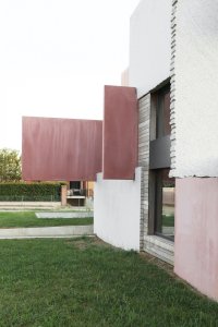 Houses of Cards, Cat House, Elastico Farm