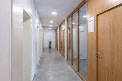 Podnikatelský inkubátor Dům na rohu ve Valašských Kloboukách od studia Jan Hanousek Architekti