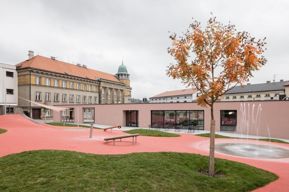 2021 architekti navrhli hravé veřejné prostranství pro severočeské město Červený Kostelec