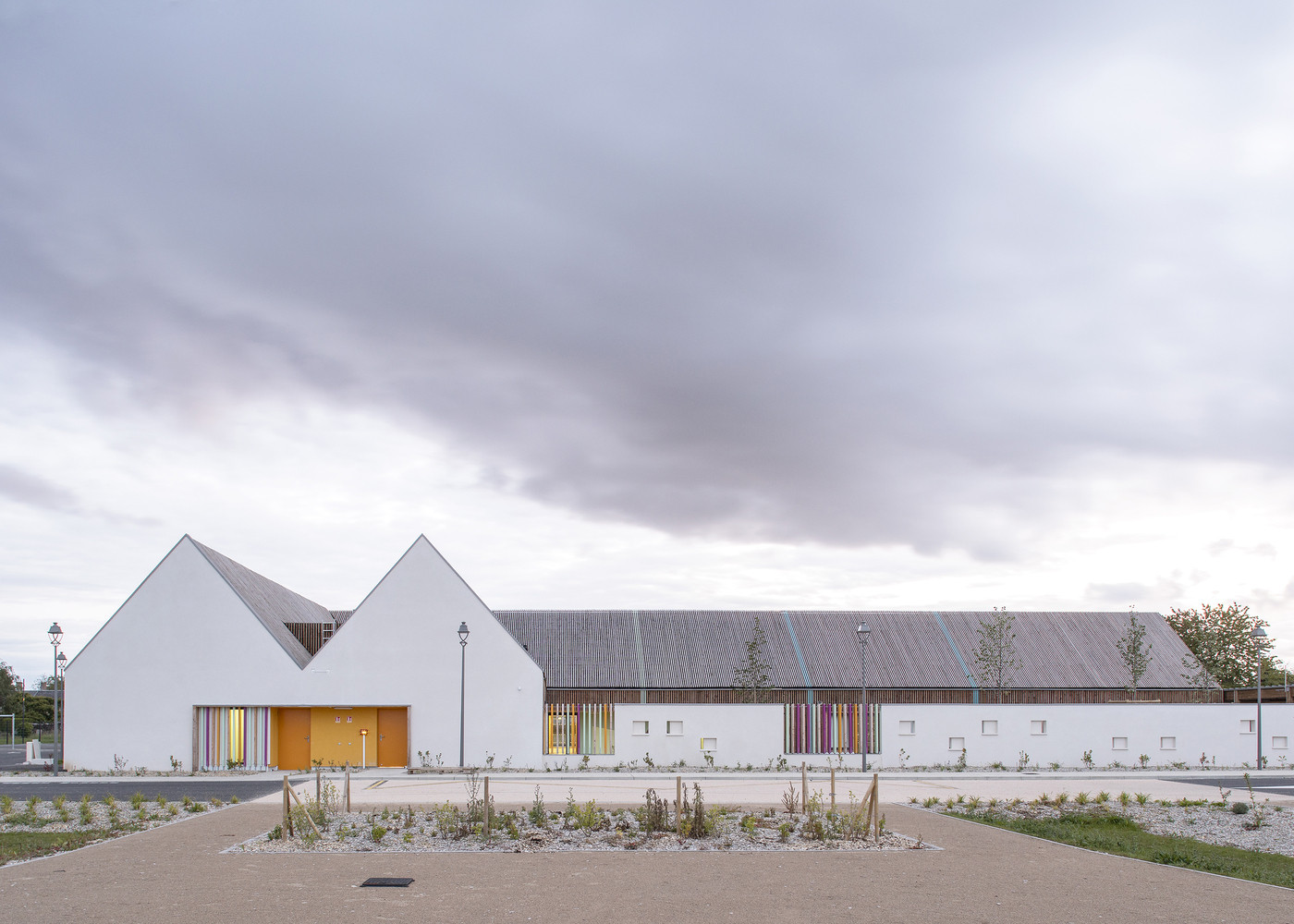 Škola ve francouzském Josnes od studia FAUN