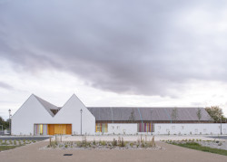 Škola ve francouzském Josnes od studia FAUN