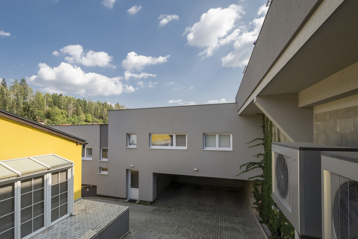 Bytový dům Terasy v Bělé pod Bezdězem, Archa.