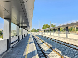 Nové přístřešky na třech nádražích v Kladně. Inovací prošly zejména podhledy - jsou to kazety, které umožní například vytvořit šikminu.