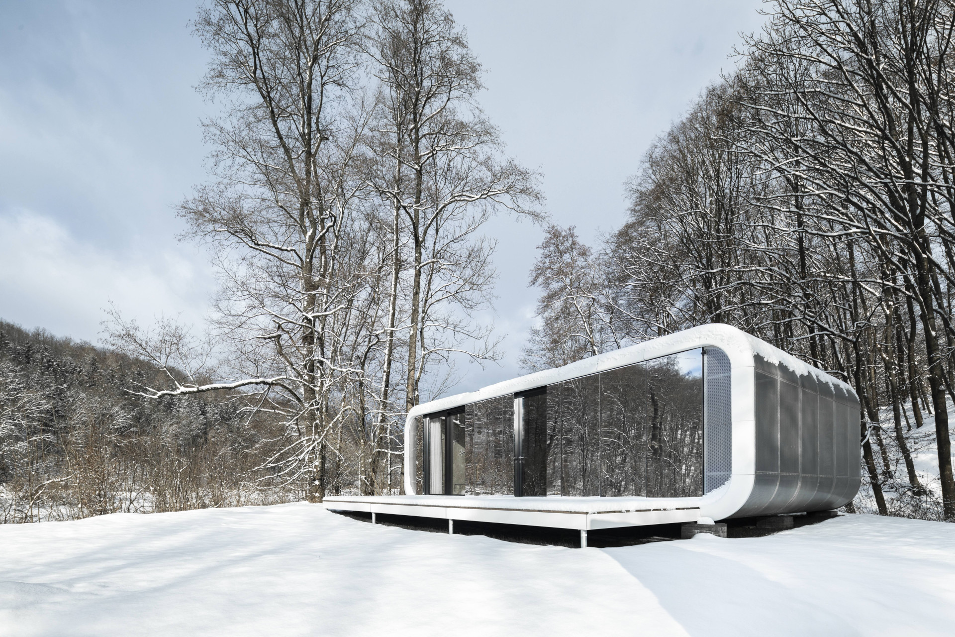 Designo­vé modu­ly Fashi­on Line urče­né pro rekre­a­ci, drob­né pro­vo­zy a kanceláře lze konfigurovat do posledního detailu. Například fasáda může být provedena ze zrcadlového albondu, dřevěných latí nebo šedého heraklithu.