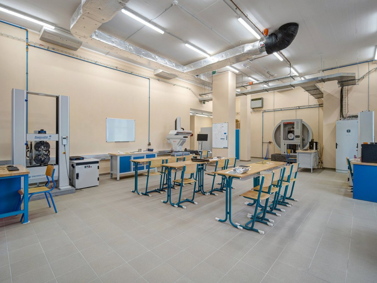 Centrum materiálů, mechaniky a technologií bylo realizováno jako součást projektu RE:START zaměřeného na restrukturalizaci Ústeckého, Moravskoslezského a Karlovarského kraje