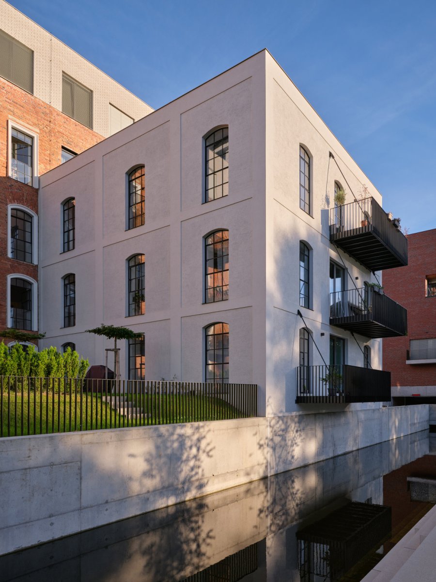  (mar.s architects, obnova Žitného mlýna v Boršově nad Vltavou)