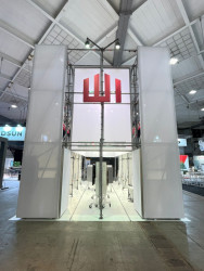 Opakované využití stánku na stavebním veletrhu Futurebuild Belgium 2025.