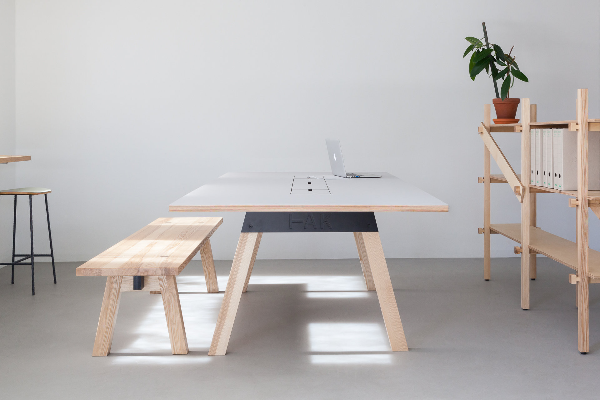Jednací stůl TAK