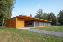 Přestavba zázemí fotbalového týmu TJ Vlčovice-Mniší, Kamil Mrva Architects