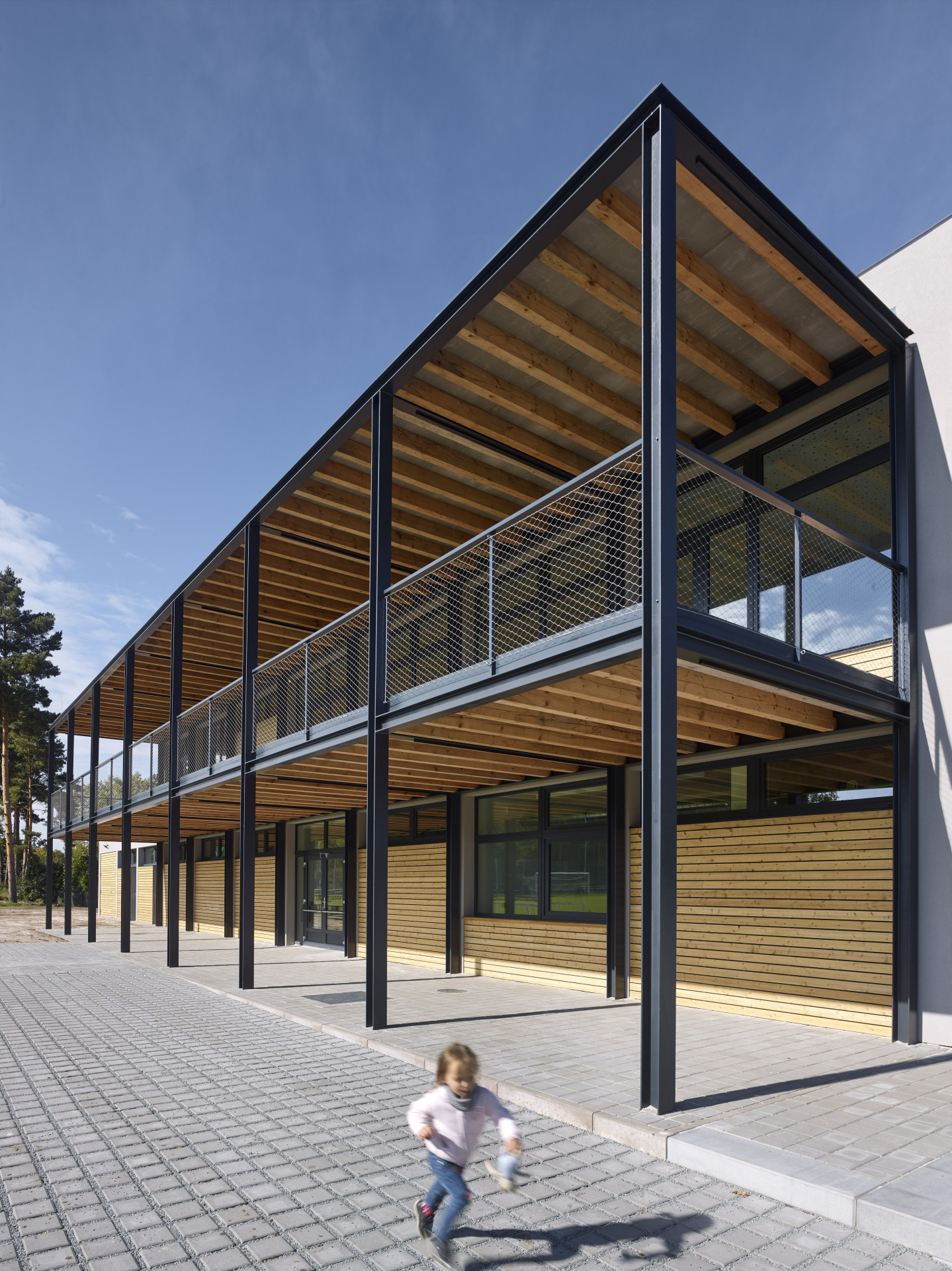 Kabiny FK Klánovice, 20-20-ARCHITEKTI: Kabiny navrhli architekti z kanceláře 20-20 ARCHITEKTI, kteří pro Klánovice vypracovali už přístavbu školy