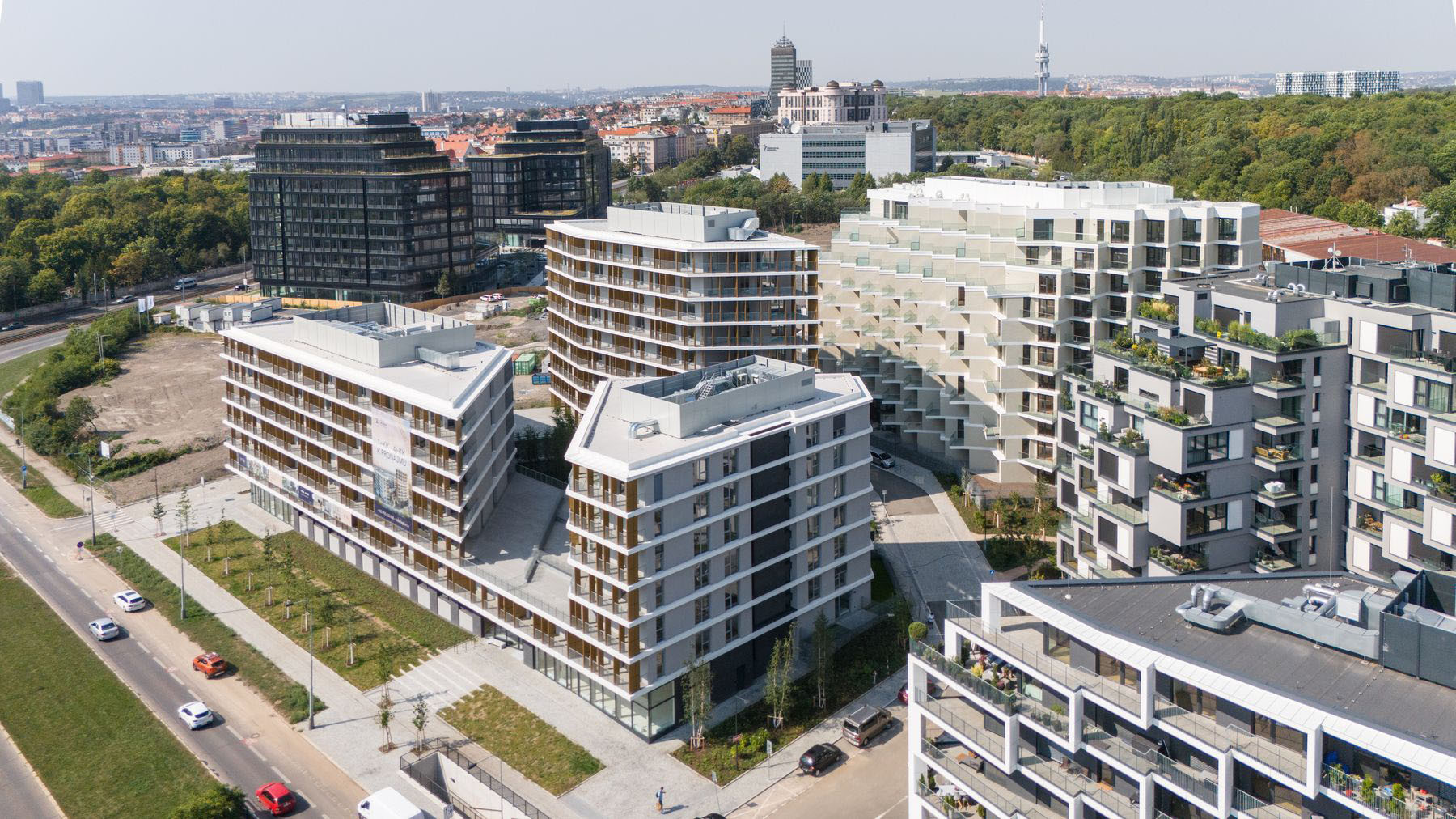 Administrativně-rezidenční komplex Hagibor roste na zanedbaném brownfieldu.