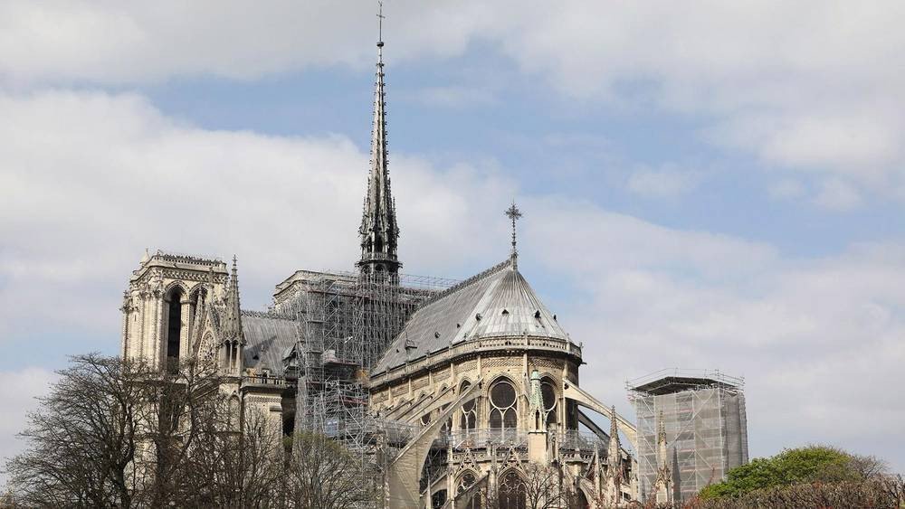 Katedrála Notre-Dame v Paříži před pondělním požárem.