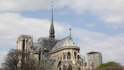 Katedrála Notre-Dame v Paříži před pondělním požárem.