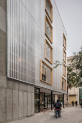 Dočasný bytový dům v Barceloně, Straddle3 + Eulia Arkitektura + Yaiza Terré