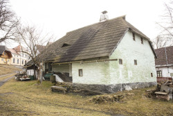 Kamenná část domu (Roubená chalupa Strašín)