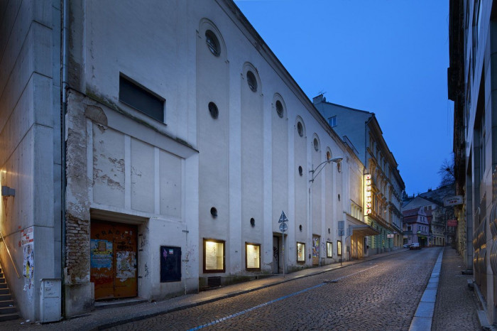 Spolek Zachraňme kino Varšava, KINOKAVÁRNA, Rekonstrukce foyer kina Varšava v Liberci - foto